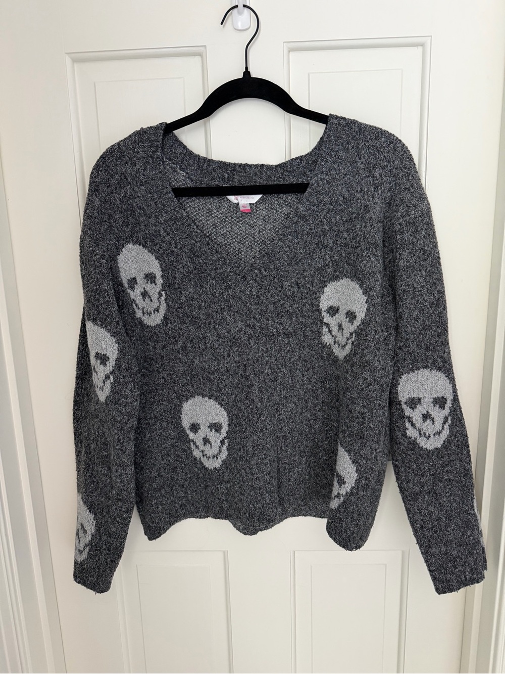 No Boundaries Gray Skull V-Neck Sweater - Women's